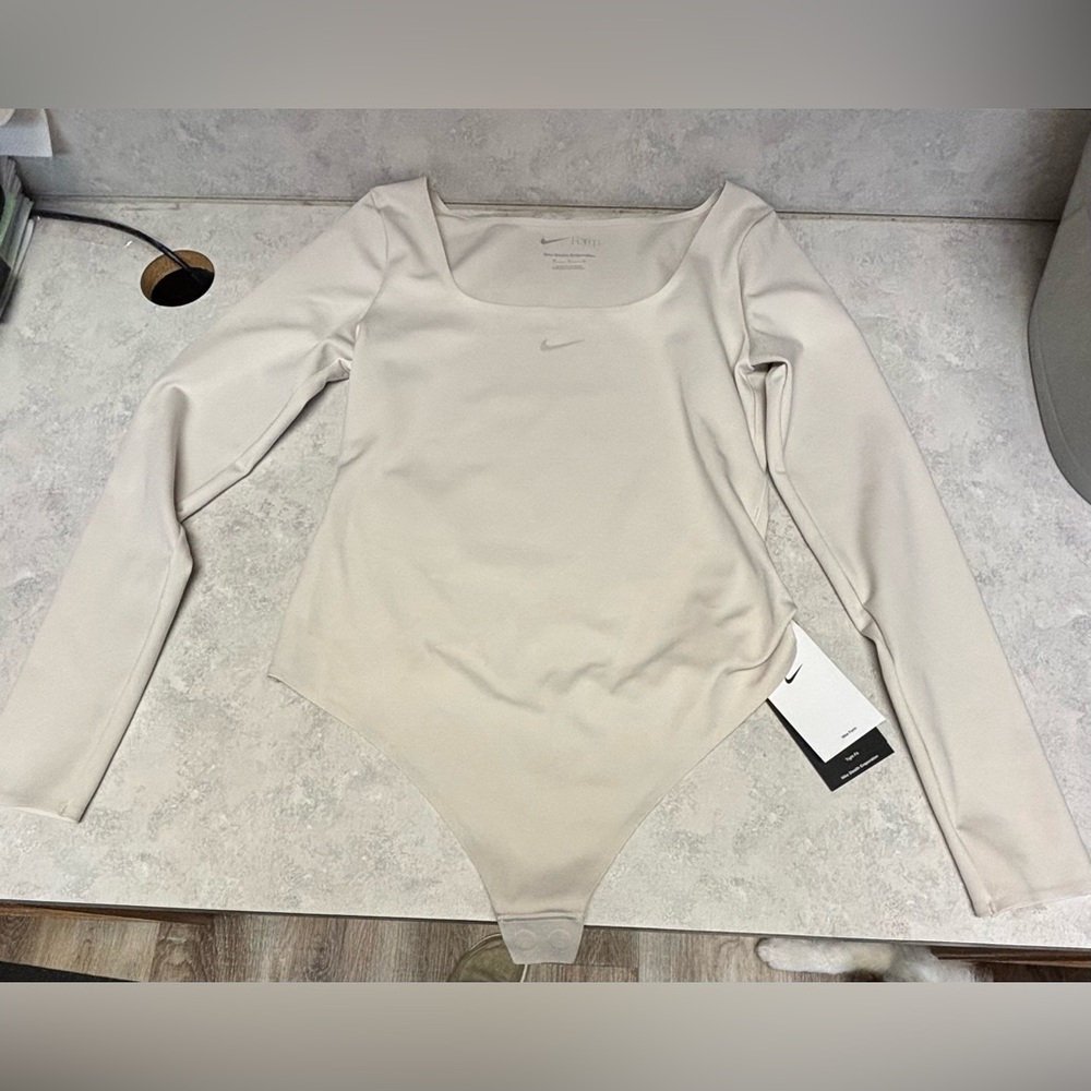 Nike Women's Form Long Sleeve Bodysuit in Light Beige/Bone size MED - NWT